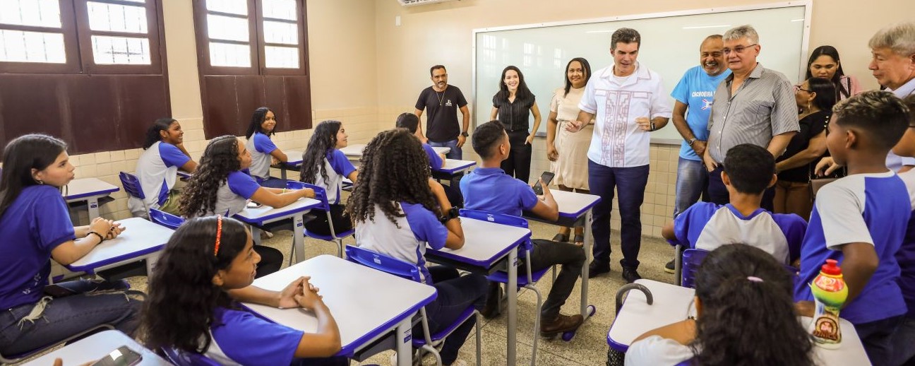 Governador Helder Barbalho entrega mais uma escola reconstruída