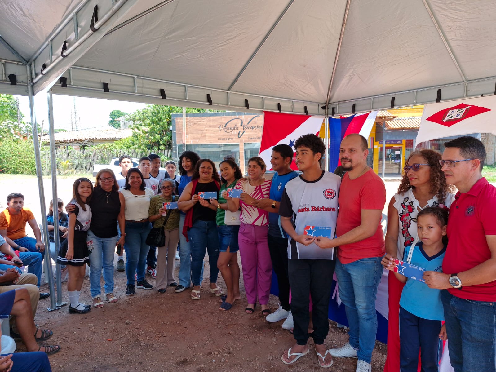 Alunos de Santa Bárbara recebem o segundo lote de cheques do Bora Estudar